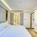 Yoho Resorts World Hotel