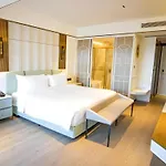 Yoho Resorts World Hotel