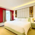 Yoho Resorts World Hotel
