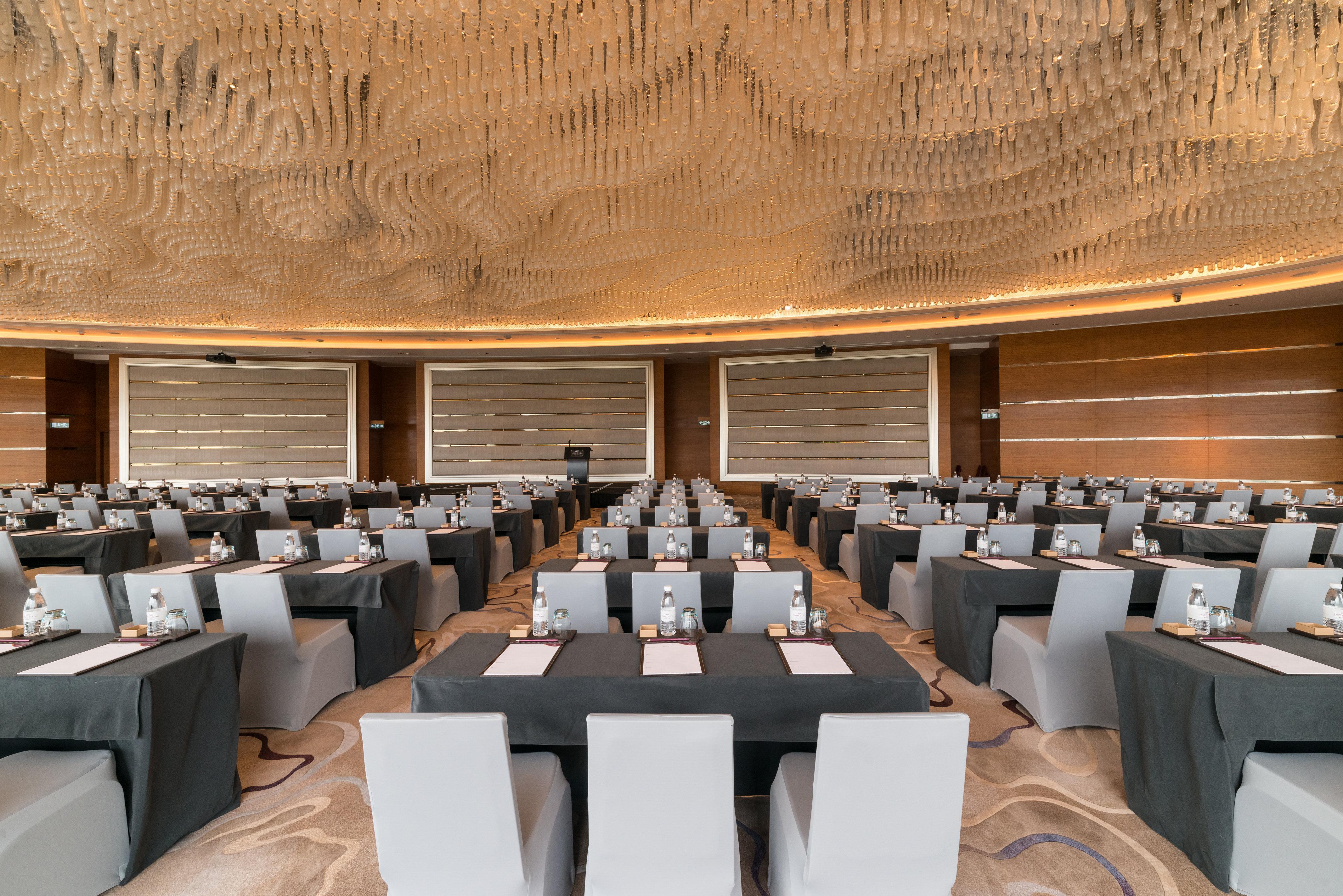Crowne Plaza By Ihg 5*