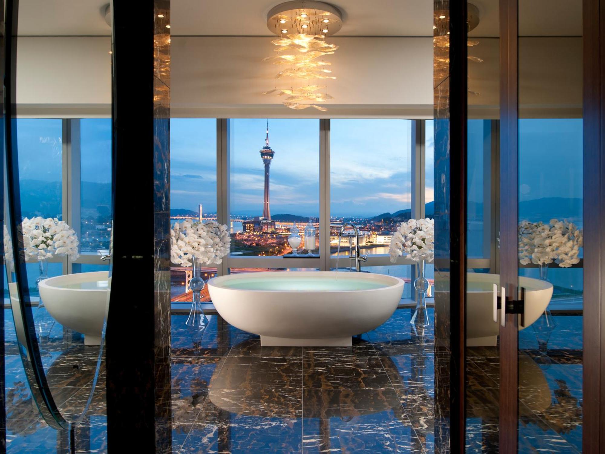 Mandarin Oriental, Khách sạn 5*