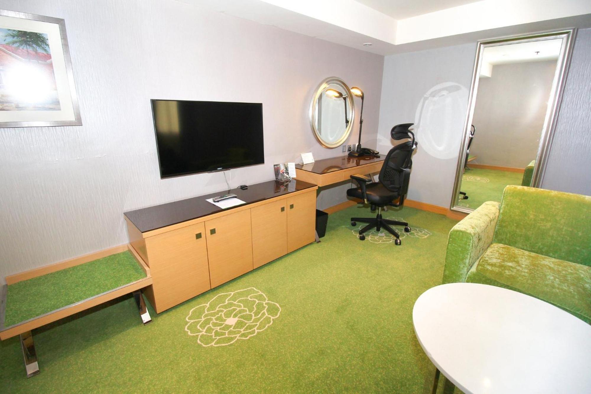 Khu nghỉ mát By Ihg 4*