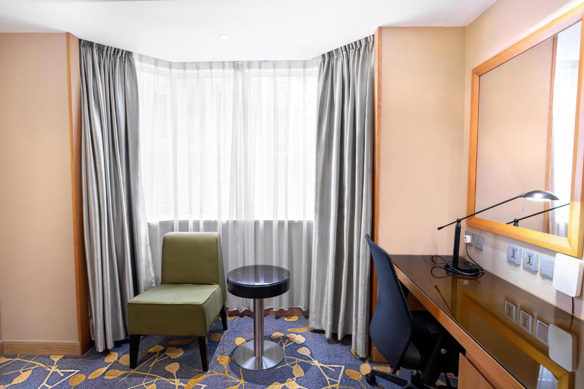 By Ihg 4*