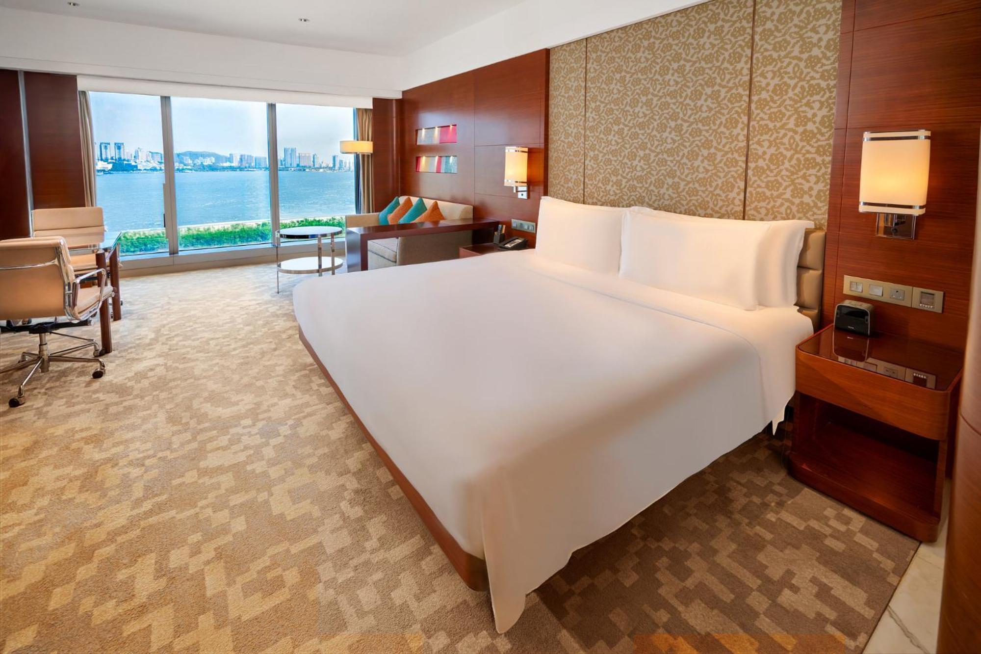 Crowne Plaza By Ihg Resort 5*