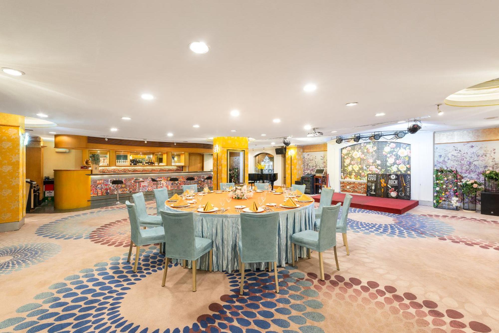 Riviera Hotel 4*