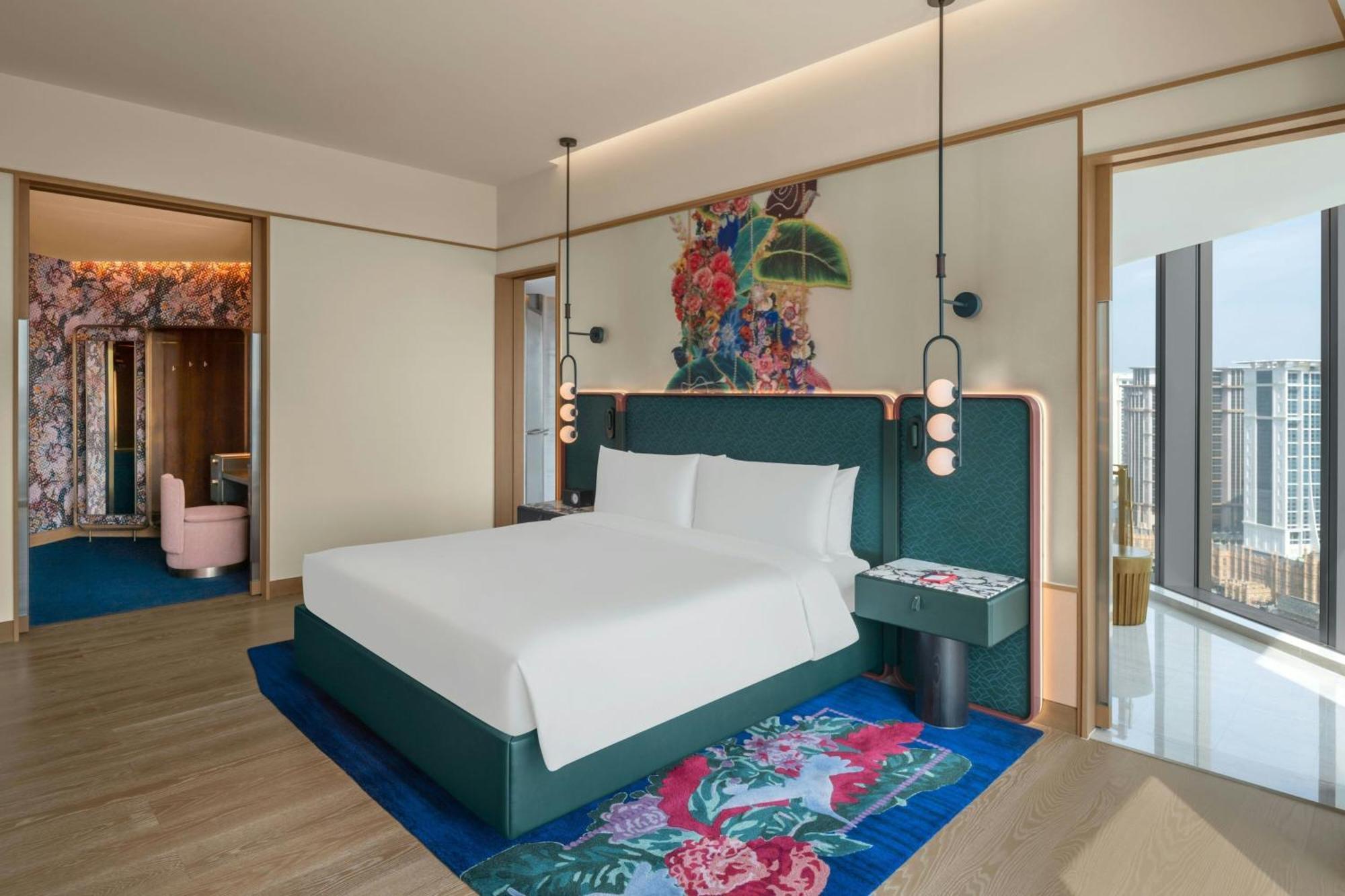 W - 5* Macau