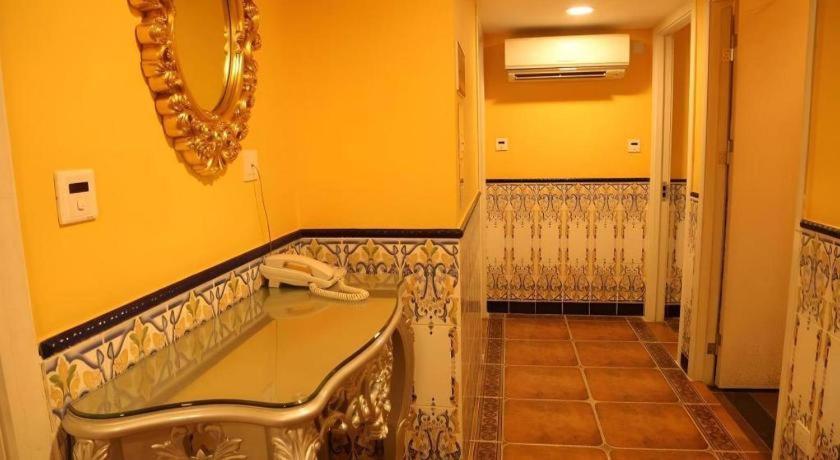 Happy Family Hotel