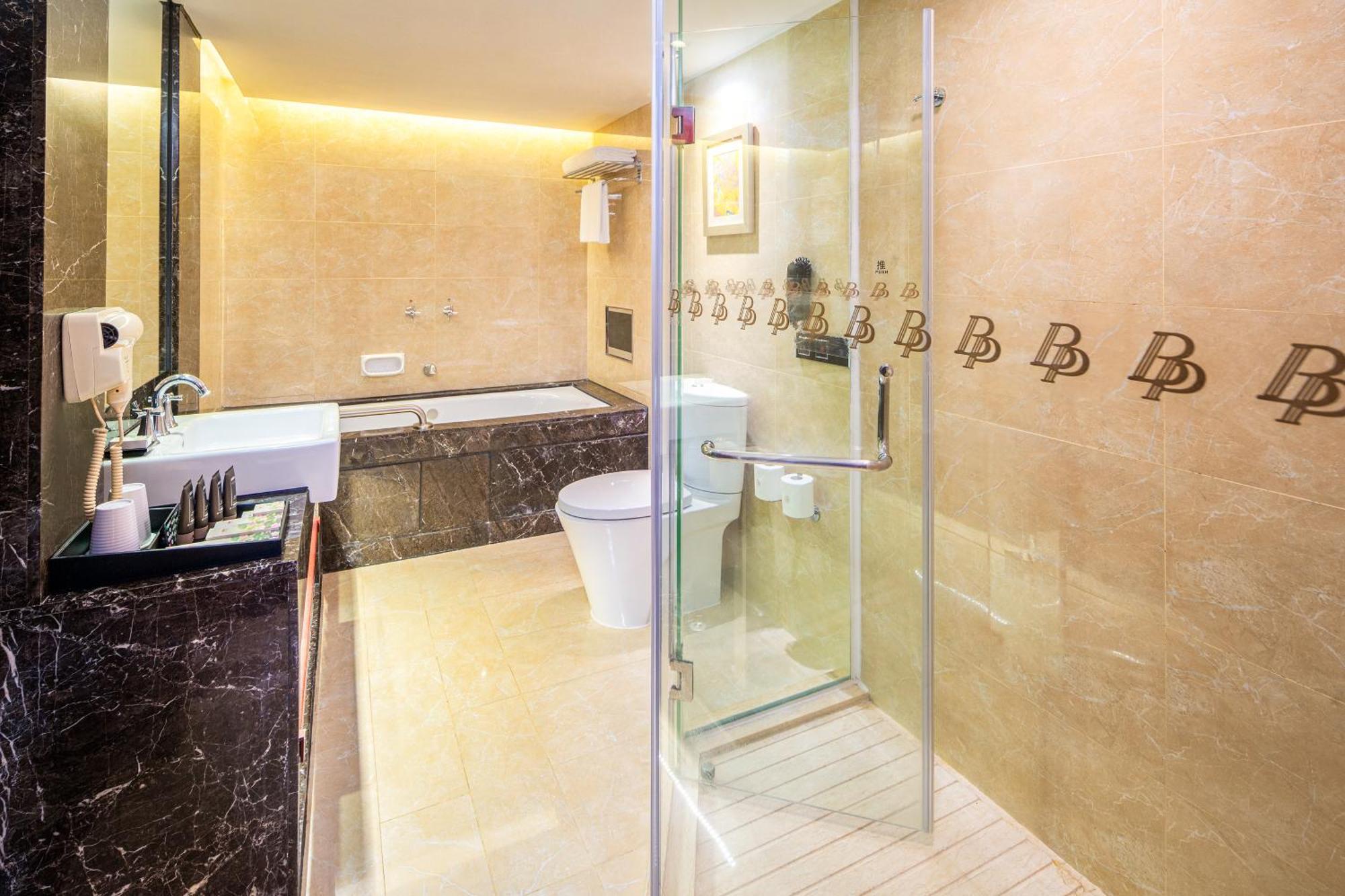 Hotel Beverly Plaza 4*