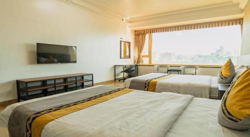Grand Harbour Hotel