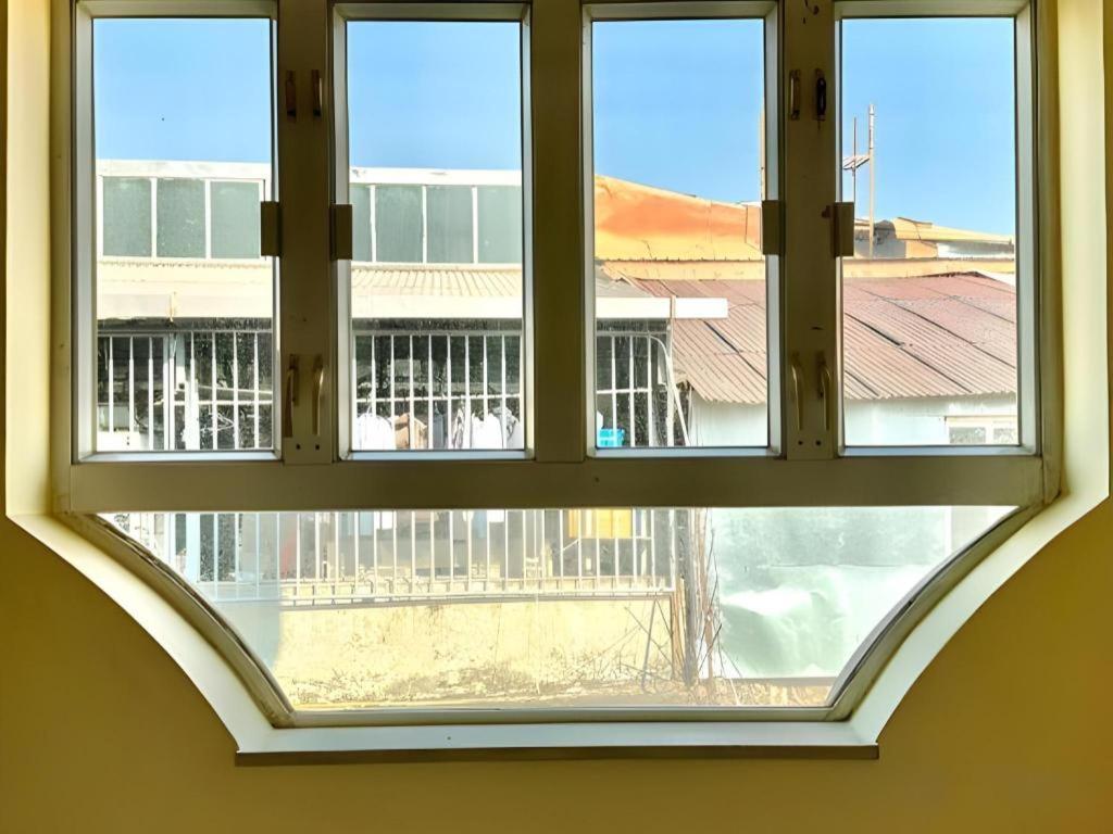 Man Va Hotel 2*