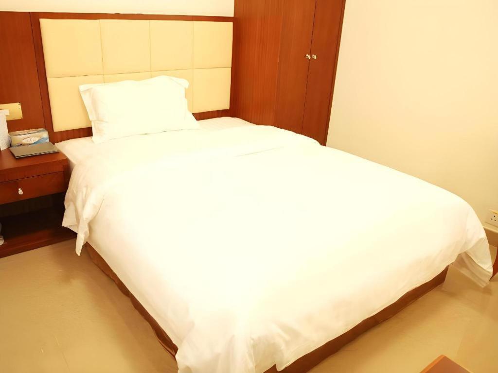 Grand Harbour Hotel