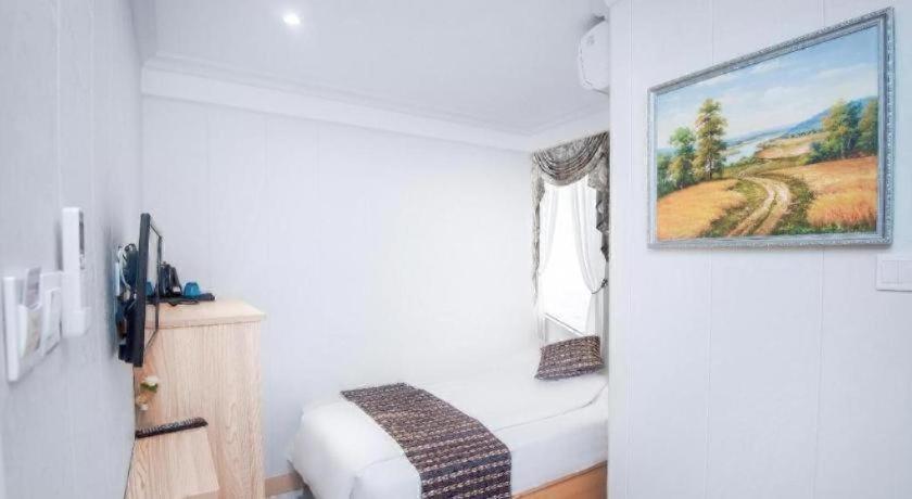 Holiday Hotel Hotel