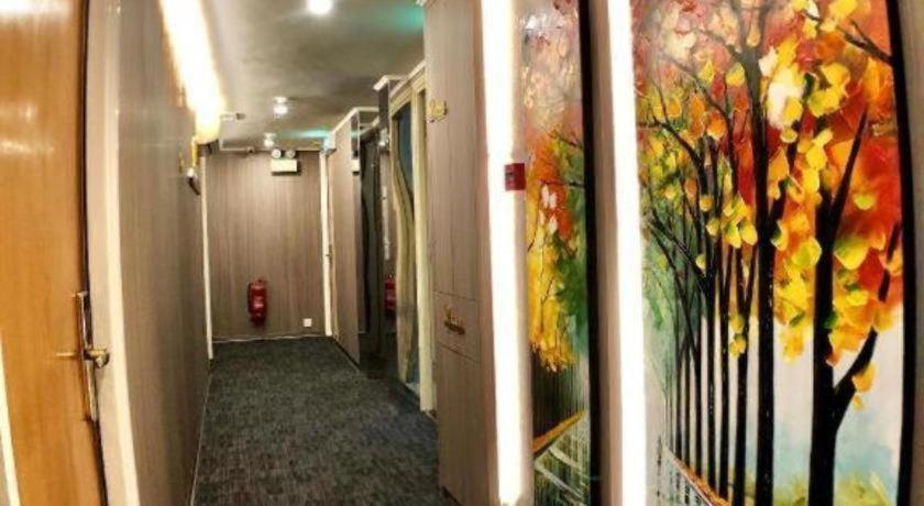 Holiday Hotel