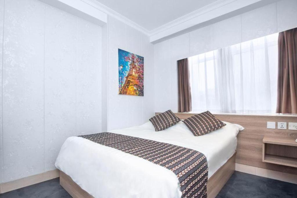 Holiday Hotel Hotel 2*