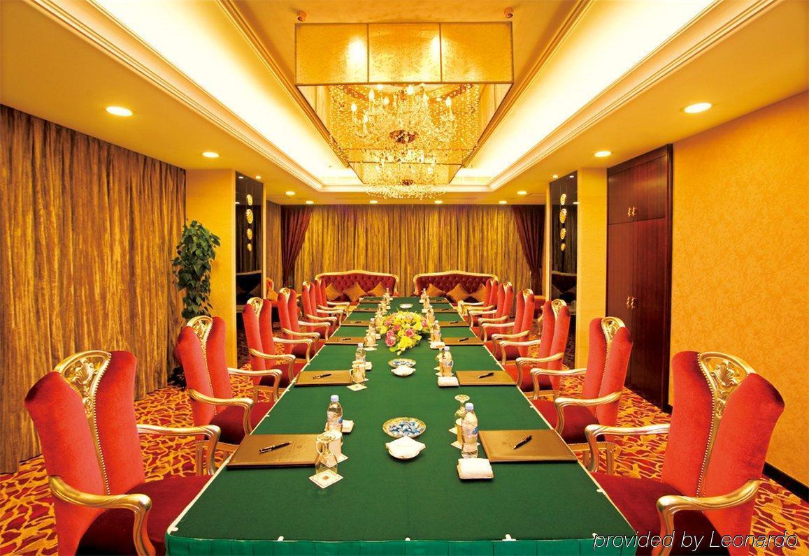 Hotel Beverly Plaza 4*