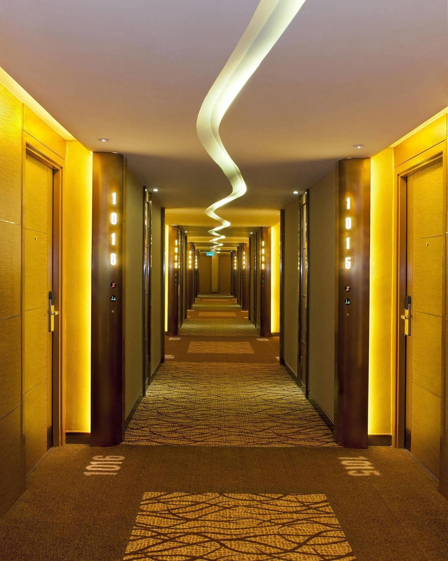 Riviera Hotel 4*