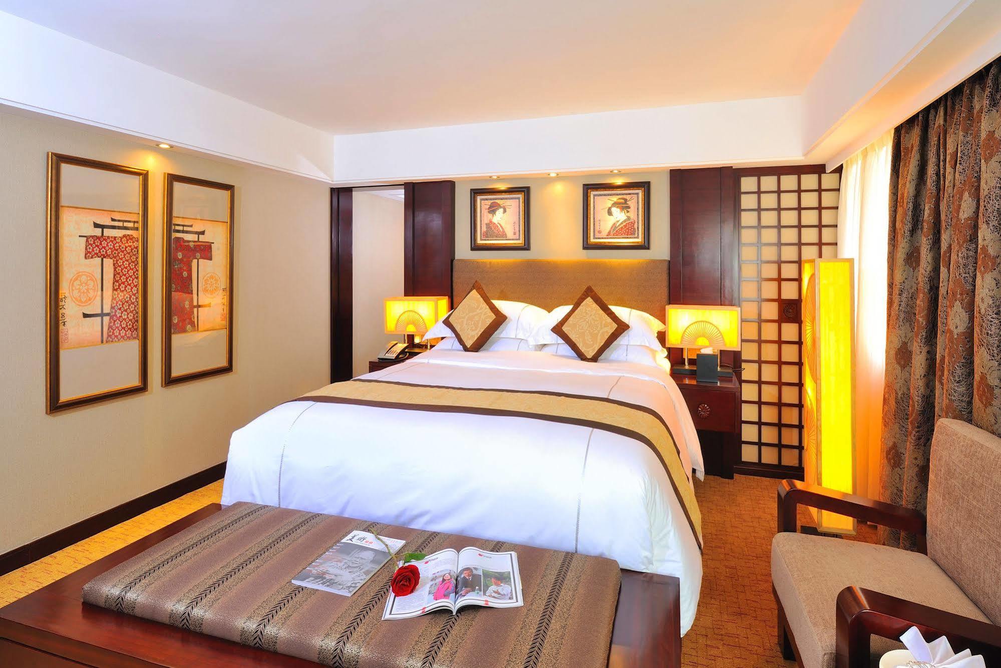 Hotel Beverly Plaza 4*