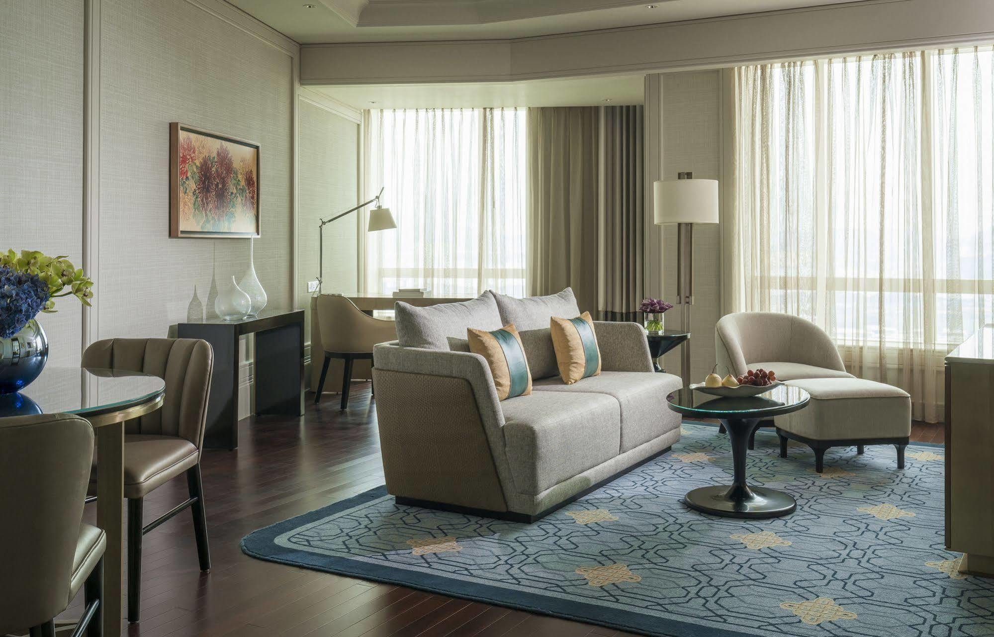 Four Seasons Hotel 5*