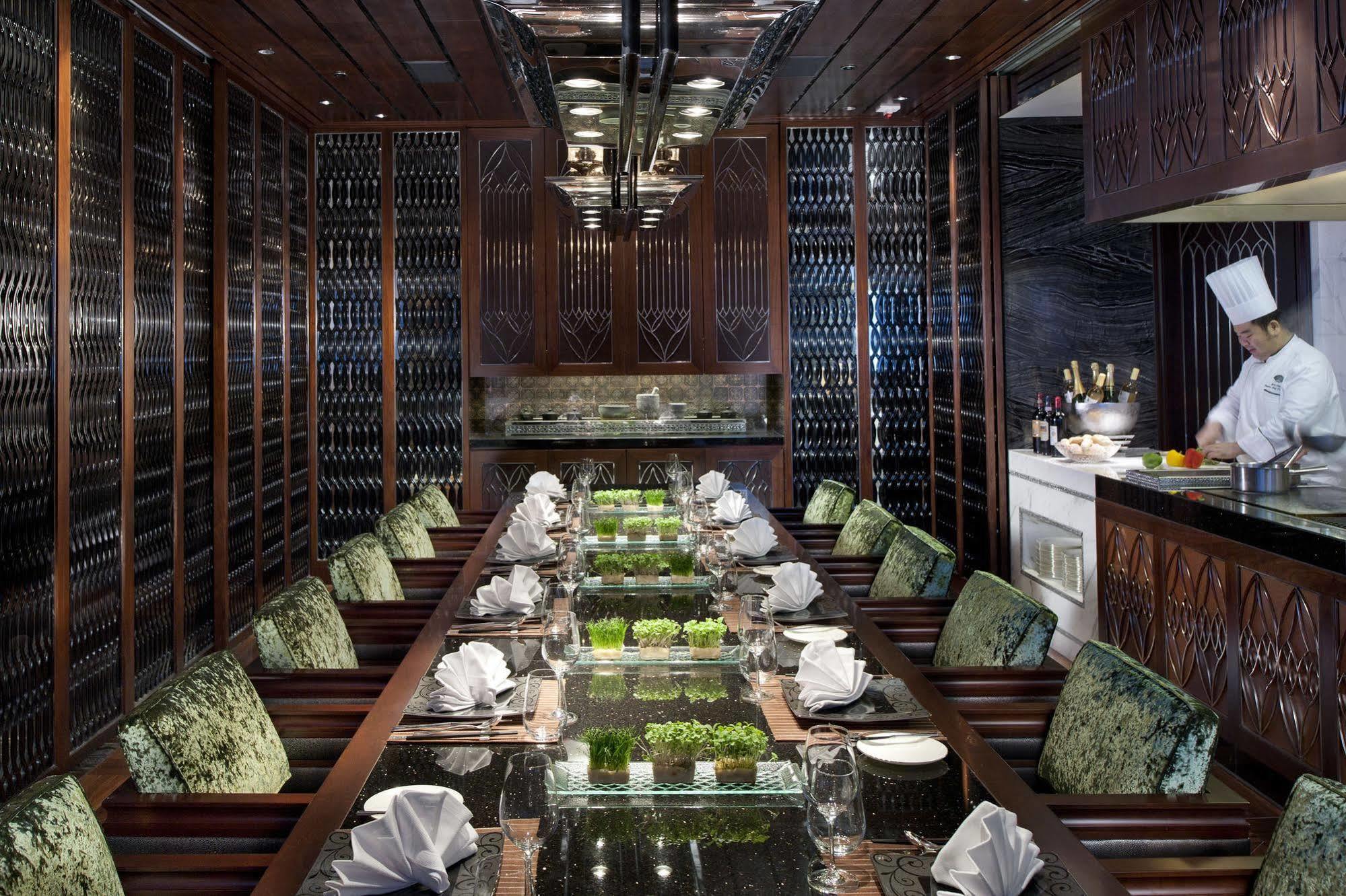 Mandarin Oriental, Khách sạn 5*