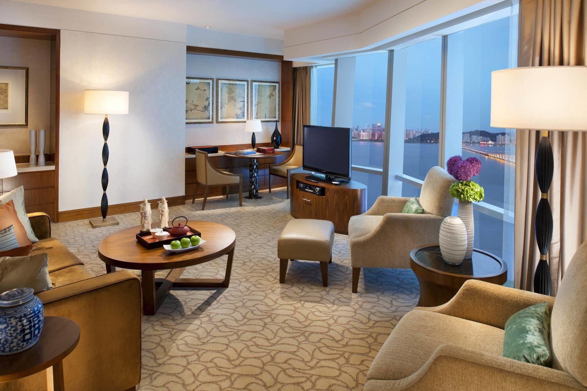 Mandarin Oriental, Khách sạn